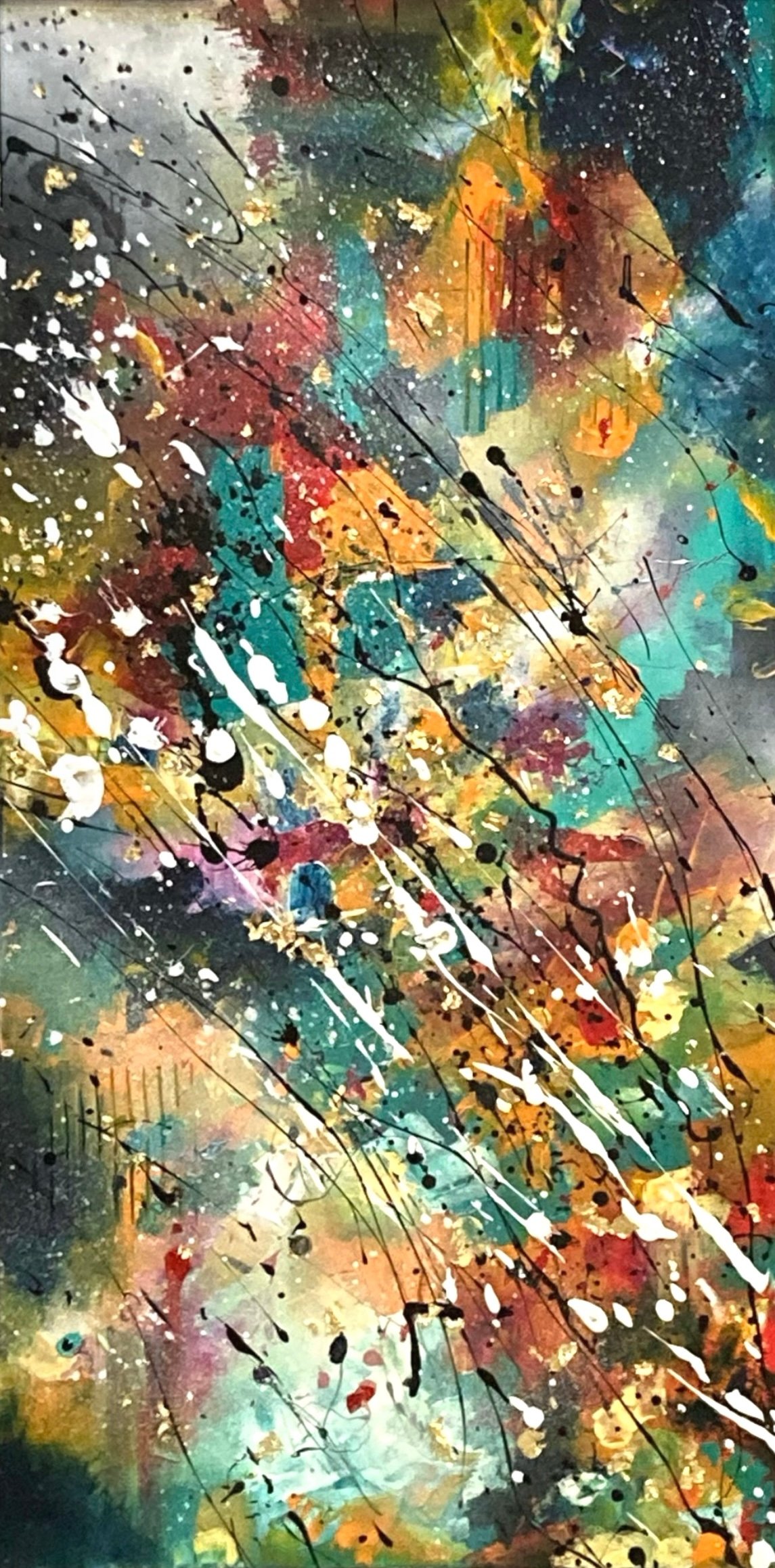 Seconde toile de la série "Explosion Chromatique". "Le Souffle" est une toile abstraite mêlant peinture acrylique au couteau et dripping. Une véritable explosion de couleur illustrant le mouvement vif. Une œuvre moderne et graphique qui ajoute une véritable touche lumineuse à n'importe quelle pièce. Captant la lumière grâce à ses feuilles dorées, "Le Souffle" est une œuvre changeante, semblant presque se mouvoir au cours des différents moments de la journée. Dimensions : 100x50 cm