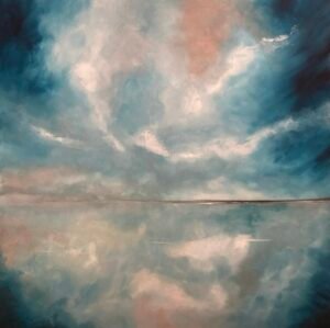 Peinture acrylique au pinceau et couteau Frontière est une œuvre d’abstraction lyrique moderne de 80 x 80 cm, réalisée à l’acrylique au pinceau et au couteau. Cette toile contemporaine oscille volontairement entre art abstrait et suggestion figurative, explorant la ligne fragile qui sépare la réalité de la perception. Entre terre, mer et horizon Au cœur de la composition, une ligne horizontale ténue structure l’espace. Elle suggère tour à tour : la limite entre terre et mer la rencontre du ciel et de l’horizon la frontière invisible entre le tangible et l’imaginaire Les dégradés subtils, travaillés en blending à l’acrylique, créent une atmosphère enveloppante. Les nuances de bleus profonds, de gris lumineux et de tonalités plus chaudes semblent se fondre les unes dans les autres, effaçant les certitudes visuelles. Le regard hésite : paysage marin minimaliste ou pure abstraction lyrique ? C’est précisément dans cette ambiguïté que l’œuvre prend toute sa force. Une peinture contemporaine méditative Le travail au pinceau apporte douceur et fluidité, tandis que le couteau introduit de légers reliefs et tensions dans la matière. La surface respire. La lumière glisse sur les transitions, révélant des nuances qui évoluent selon l’angle de vue. Cette peinture abstraite contemporaine invite à la contemplation. Elle installe un silence visuel, une respiration. Elle ne représente pas un lieu : elle suggère un état. Une présence élégante et structurante Avec son format carré 80 x 80 cm, Frontière possède une présence équilibrée, idéale pour structurer un espace sans l’alourdir. Elle s’intègre parfaitement dans : un intérieur contemporain ou minimaliste un espace d’architecture épurée un bureau de direction une collection d’art moderne L’œuvre est particulièrement mise en valeur par un encadrement en caisse américaine noire, qui souligne la profondeur des teintes et accentue la ligne d’horizon centrale.