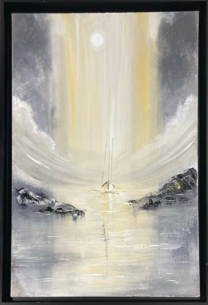 Peinture Acrylique sur toile - Œuvre Marine originale  Encadrée.

Murmures est une peinture acrylique qui semble murmurer à l’âme du spectateur.

Au cœur de la nuit, un voilier solitaire glisse vers la lumière. Une lune pâle et presque surnaturelle éclaire le chemin, tandis que des rayons dorés percent les nuages comme une promesse de retour. Les eaux calmes reflètent cette lueur dans un miroir d’argent et d’or, encadrées par des falaises sombres et protectrices. L’atmosphère est à la fois atmosphérique et onirique, chargée d’une émotion profonde et silencieuse.

Réalisée entièrement à l’acrylique au couteau, cette toile joue sur les superpositions de matière : les empâtements épais créent du relief et de la profondeur, tandis que les glacis transparents laissent passer la lumière et donnent cette sensation de halo mystique. Le contraste entre l’obscurité enveloppante et les touches lumineuses, évoque avec puissance le soulagement intense du marin qui aperçoit enfin son port après une longue absence.

Murmures n’est pas seulement une peinture marine : c’est une évocation intime du retour, de l’espoir retrouvé, du foyer retrouvé dans la nuit.

Pourquoi cette œuvre touche t'elle autant ?

Une ambiance presque spirituelle, entre rêve et réalité
Parfaite pour une décoration contemporaine, minimaliste, nordique ou esprit bord de mer sophistiqué
Apporte une lumière douce et une sérénité profonde dans un salon, une chambre, un couloir ou un bureau
Format vertical 50×70 cm encadré caisse américaine noire qui met en valeur la lumière et la texture