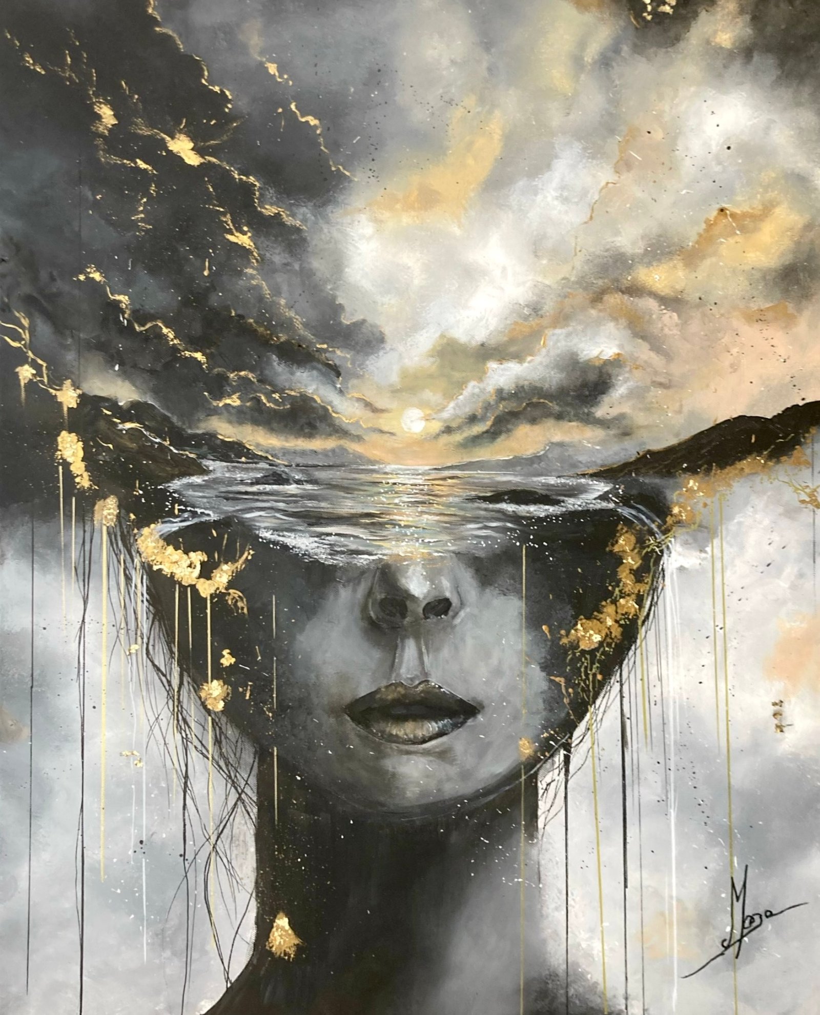 "Doréa" – Œuvre Originale à la Feuille dorée. L'expression d'une âme entre terre, mer et lumière. L'Histoire de l'œuvre "Doréa" est née d'une redécouverte personnelle. Longtemps éloignée du portrait, j'ai voulu ici renouer avec la figure humaine. Non pas pour en livrer une copie réaliste. Mais pour en capturer l'essence vibrante. Ce tableau représente cette frontière ténue entre nos pensées intérieures et l'immensité du monde qui nous entoure. Réalisée dans mon atelier de Lorient, cette peinture est une invitation à la réflexion et à la poésie. Détails Techniques & Matières Cette œuvre unique se distingue par sa richesse texturale et ses jeux de contrastes profonds. Format de prestige : 65 x 81 cm (Format 25F), une présence majestueuse pour votre intérieur. Techniques mixtes : Travail de blending (dégradés) au pinceau pour la douceur du visage, contrasté par la force de la peinture au couteau pour les paysages nuageux. Éclats précieux : Application minutieuse de feuilles dorées. Reflets changeants selon la luminosité de votre pièce. Prêt à poser : Peinte sur une toile de haute qualité, les bords sont soignés pour permettre un accrochage immédiat, avec ou sans encadrement. Pourquoi acquérir cette œuvre originale ? "Doréa" est une pièce unique qui ne sera jamais reproduite à l'identique. Elle s'intègre parfaitement dans une décoration moderne et apporte une touche de luxe discret et une profondeur artistique incomparable.